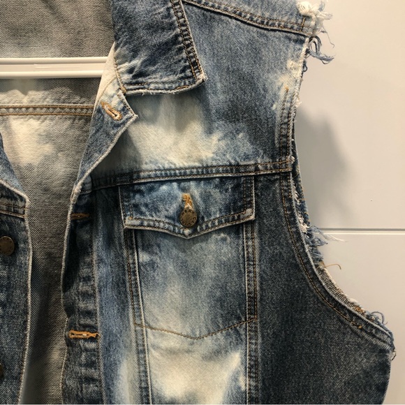 Acid wash distressed denim vest - Picture 3 of 11